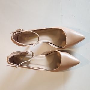 Nude Women's Closed-Toe Pointed Heels - Size 8